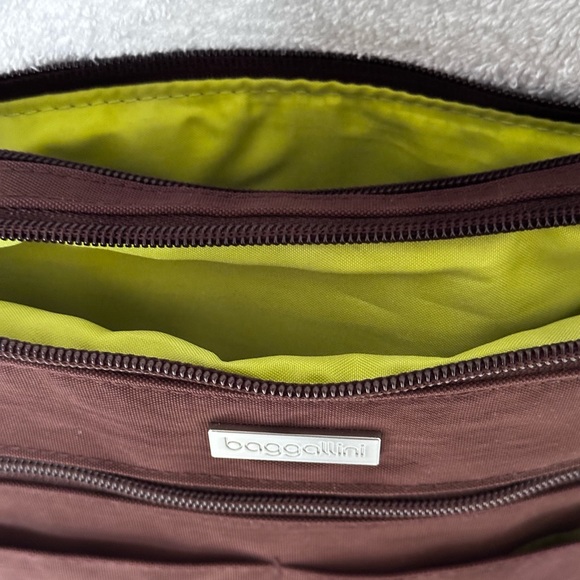 NWOT CHOCOLATE BROWN BAGGALLINI BAG. - Picture 4 of 6